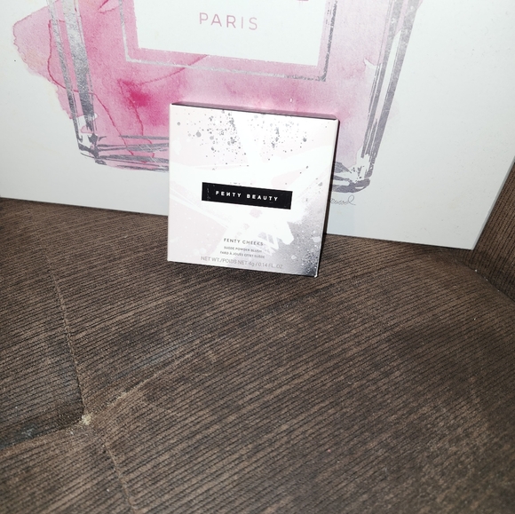 FENTY BEAUTY SUEDE POWDER BLUSH BNWOT - Picture 2 of 5